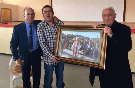 Imagen 17/12/2015 Calurosa despedida a D. Domingo Morales Nieto párroco durante 46 años en Robledollano